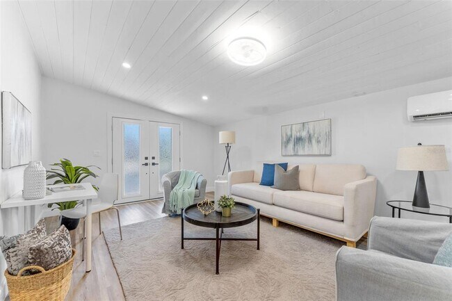 Building Photo - 8703 Driftwood Dr