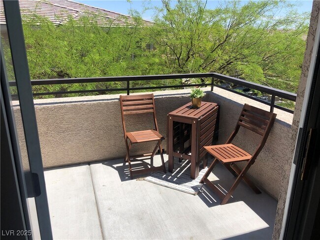 Building Photo - 701 Peachy Canyon Cir