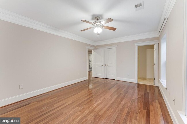 Building Photo - 829 Golden Arrow St