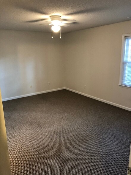 Building Photo - 6705 Twin Tree Ct