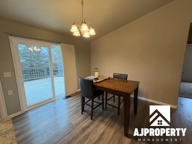 Building Photo - 5509 S Sarmar Ave