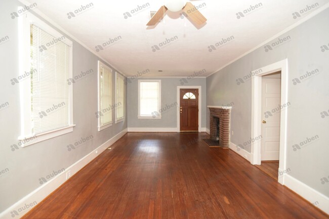 Building Photo - COMING SOON!!! 2 Bedroom House Near VA Med...