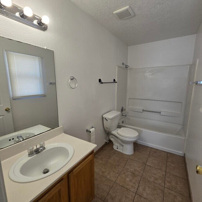 Building Photo - 8204 Tangerine Pl NW