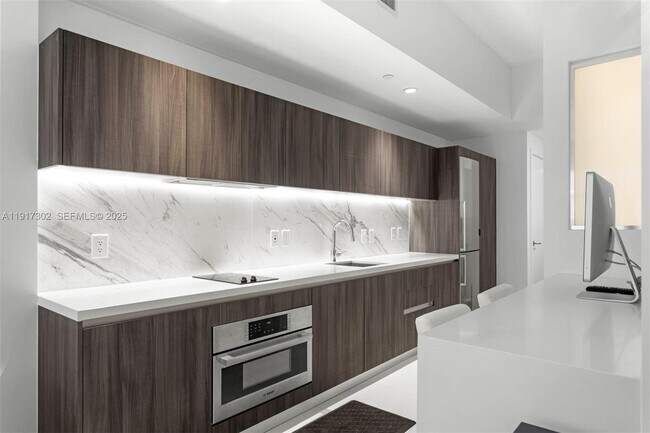 Building Photo - 851 NE 1st Ave