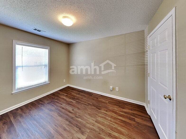 Building Photo - 507 Keeneland Ave