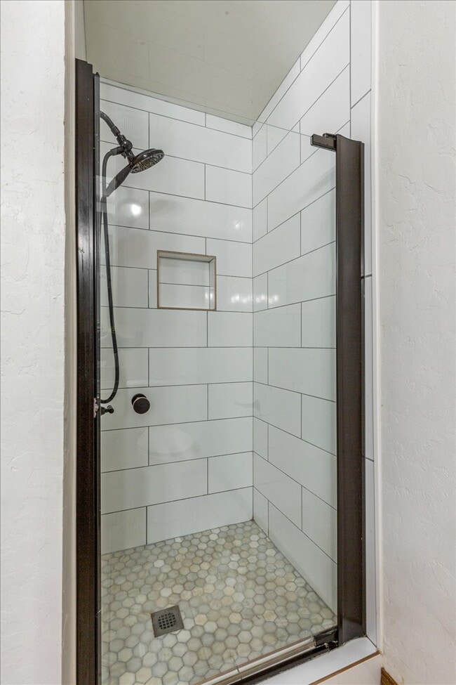 Building Photo - 2508 NE Turtle Creek Dr