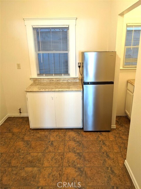 Building Photo - 234 W 4th St