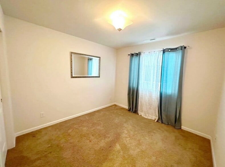 Building Photo - 3107 44th St SE