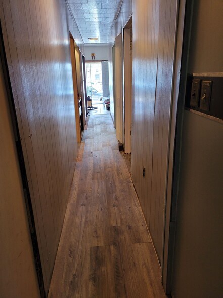 Hallway - view to living room - 509 W Centre St