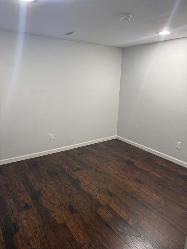 Building Photo - The Cozy Corner