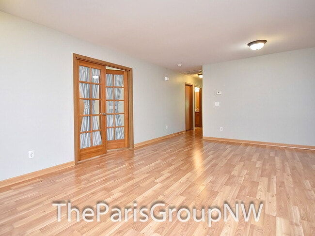 Building Photo - Delightful 2005 Cedar River Renton Rambler – Central A/C - Just 5min to Downtown!