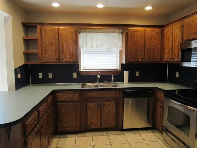Building Photo - 936 W Tesio Way
