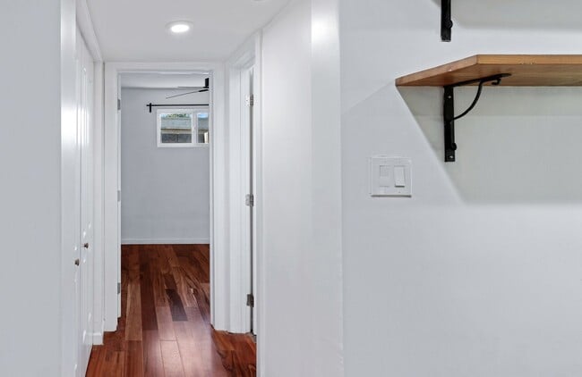 Building Photo - 3-2