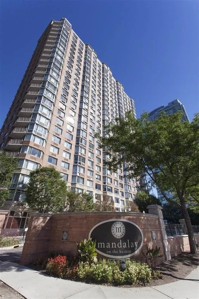 Building Photo - 20 2nd St