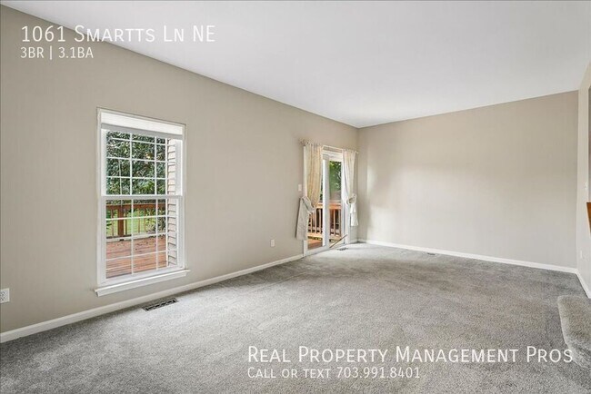Building Photo - 1061 Smartts Ln NE