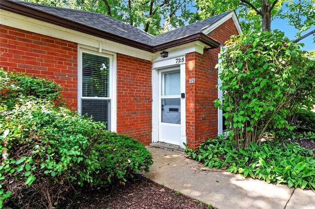 Building Photo - 725 Berick Dr
