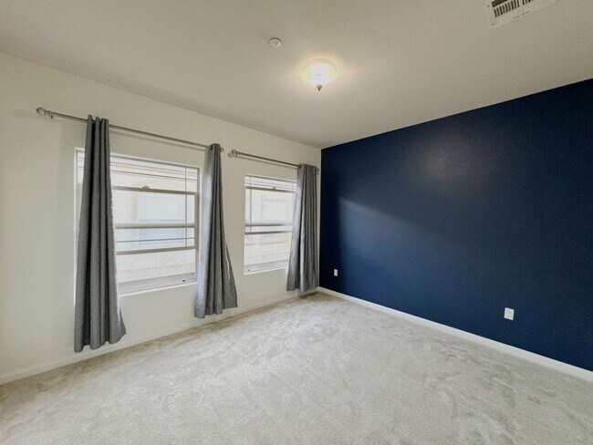 Building Photo - Stunning 2 Bed / 2.5 Bath Condo with 2-Car Garage in North Park