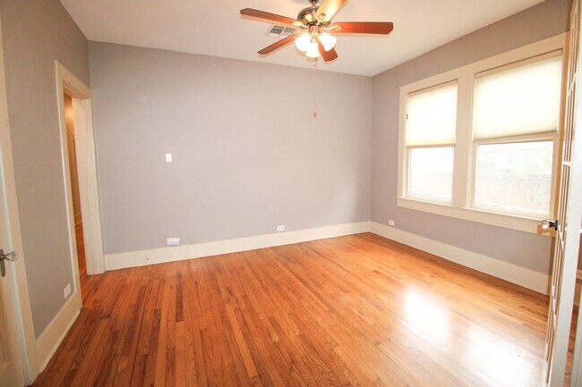 Building Photo - 438 W Rosewood Ave