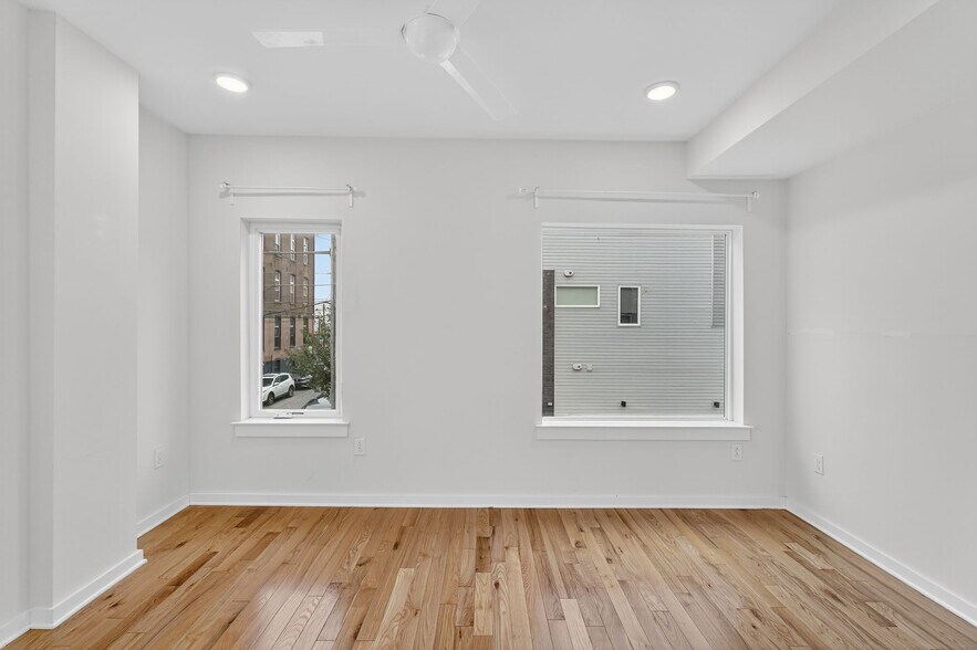 Building Photo - 1659 N Randolph St