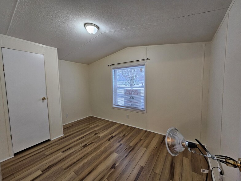 Building Photo - 16 Noble Ln