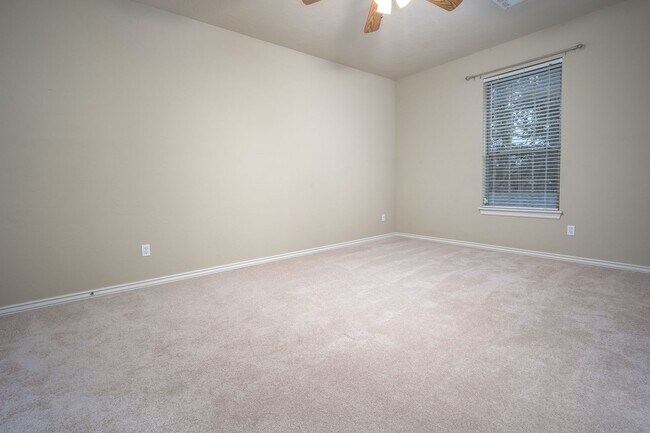 Building Photo - (5) Bed/(4.5) Bath + Study Avail NOW! Must-See Amenities!