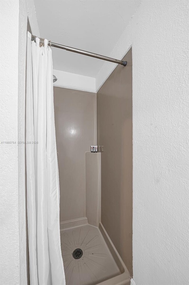 Building Photo - 1044 SW 13th Ct