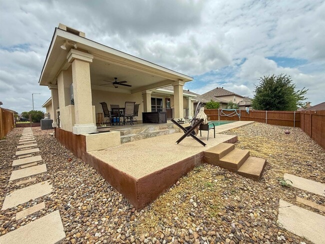 Building Photo - 208 Chisos Oak Dr