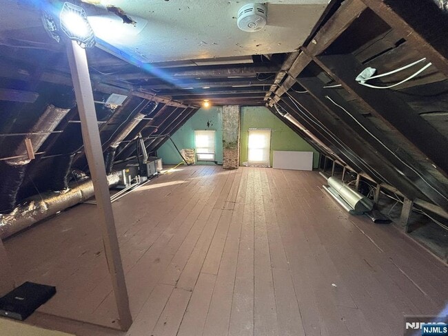 Building Photo - 86 Ringwood Ave