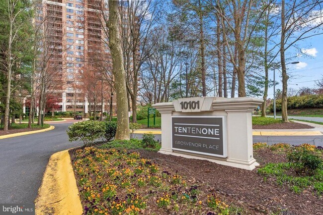 Building Photo - 10101 Grosvenor Pl