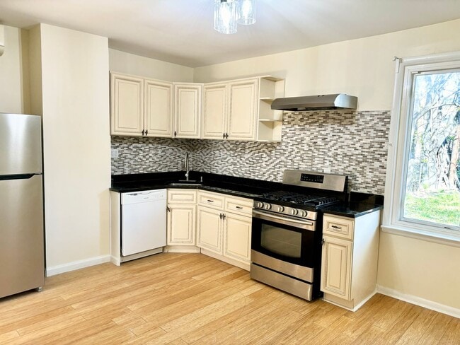 Building Photo - Single family house for rent in Jersey City