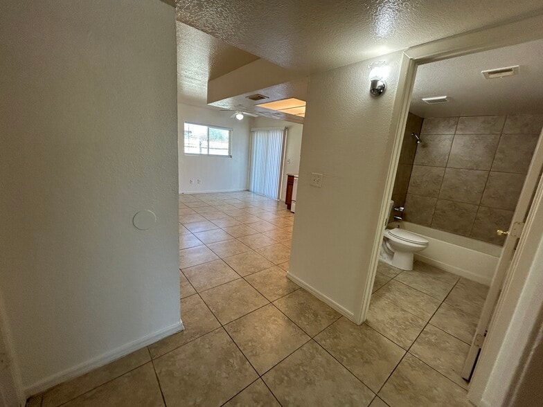 Building Photo - 3024 E Waltann Ln