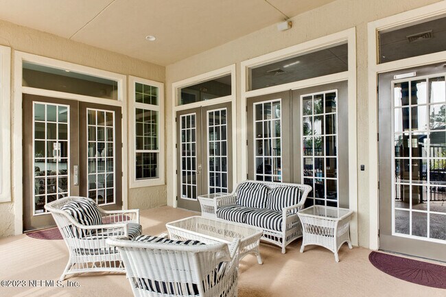 Building Photo - 13703 Richmond Park Dr N