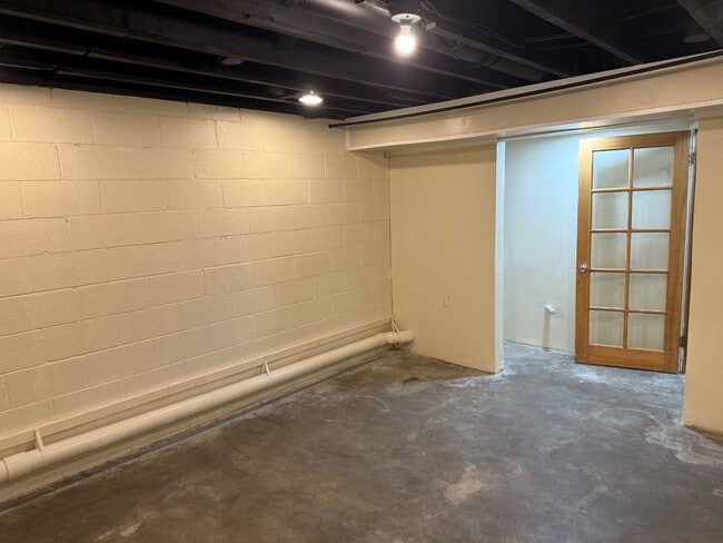 Building Photo - 902 S 29th Ave