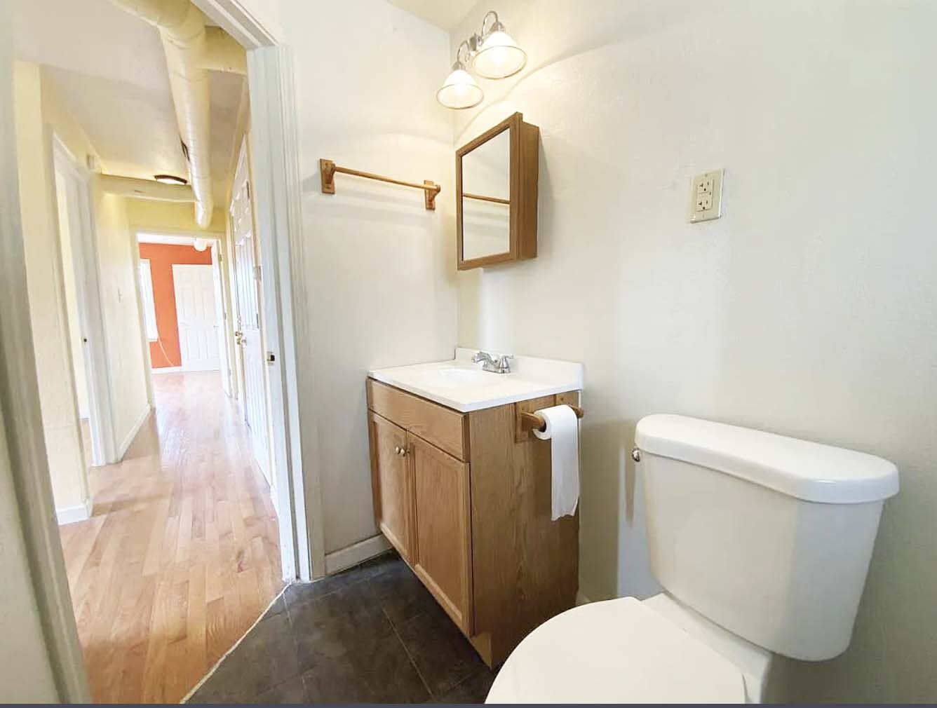 Building Photo - 221 Sterrett St