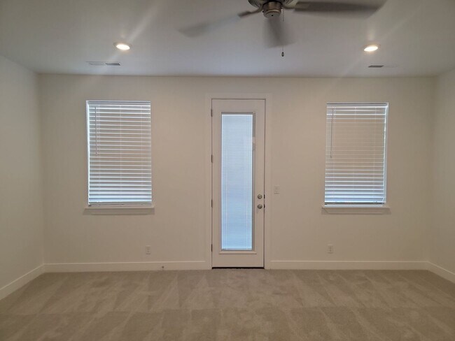 Building Photo - Live in the Desirable Desert Color Community!