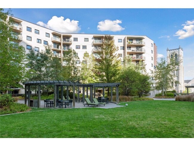 Building Photo - 1225 La Salle Ave