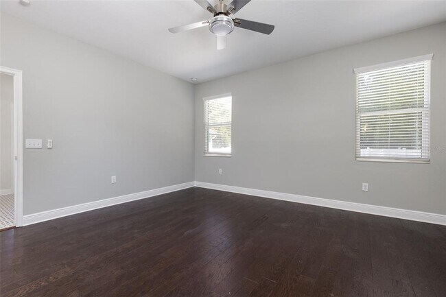 Building Photo - 506 E Robles St