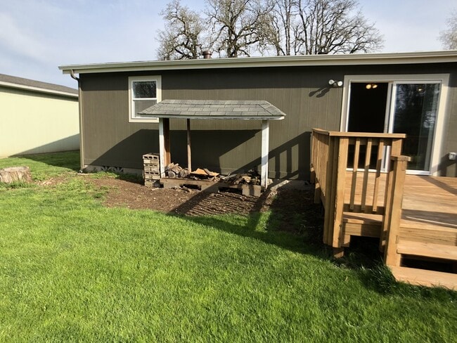 Building Photo - Beautiful and Convenient Turner Location!