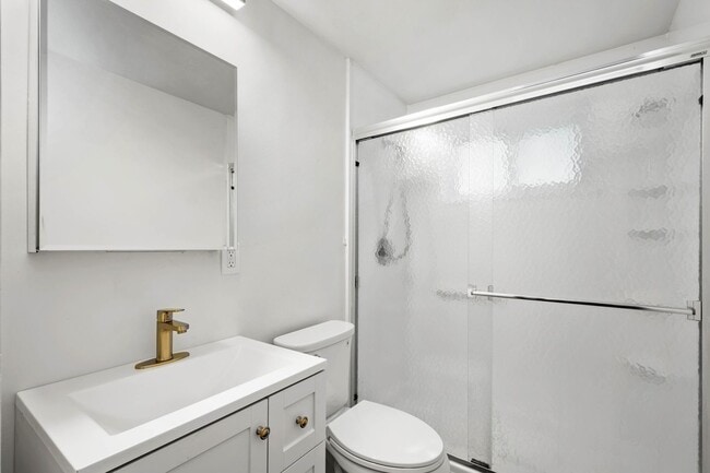 Building Photo - AVAILABLE AUGUST 1ST!! DON'T MISS TIS GORGEOUS 3 BEDROOM IN PENN HILLS!