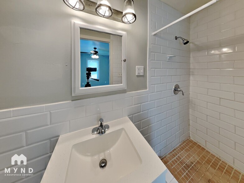 Building Photo - 7824 Rugby Ave