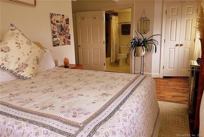 Building Photo - 145 Canal St E