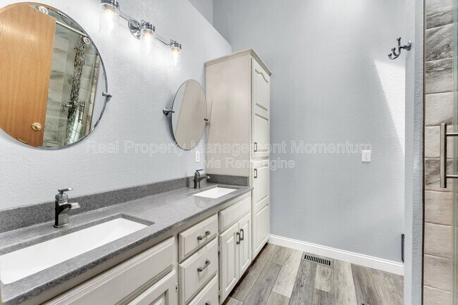 Building Photo - 1111 W Poplar St