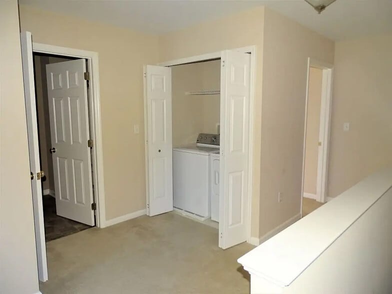 Building Photo - 6472 Lincoln Ct