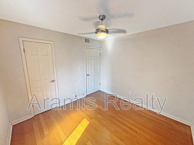 Building Photo - 1355 Euclid Ave NE