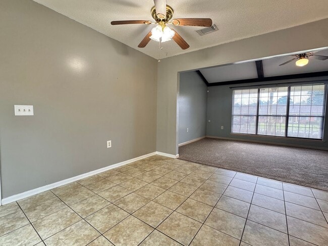 Building Photo - MOVE-IN READY!  [PET FRIENDLY]