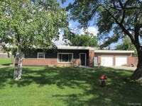 Building Photo - 40 Regents Blvd