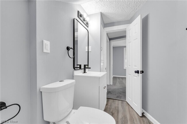 Building Photo - 3203 Ingleside Dr