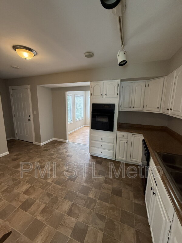 Building Photo - 10342 Ross Cir