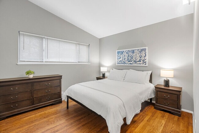 Building Photo - 2310 Dove Dr