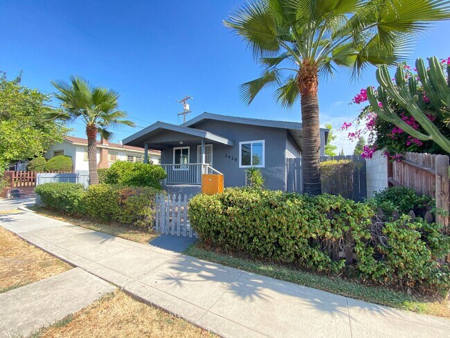 Building Photo - Great Normal Heights Location! IN UNIT Washer/Dryer, 2 Covered Parking Spots, Storage Locker!